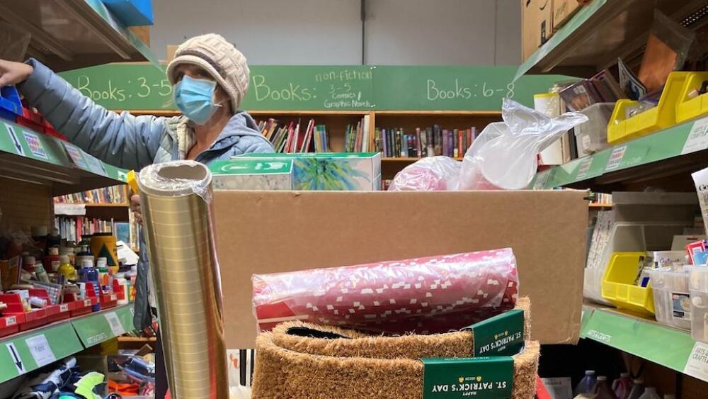 A teacher shops for free school supplies