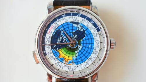 An analogue clock with several timezones (Bangkok, Tokyo, Sydney, Beijing, etc.)