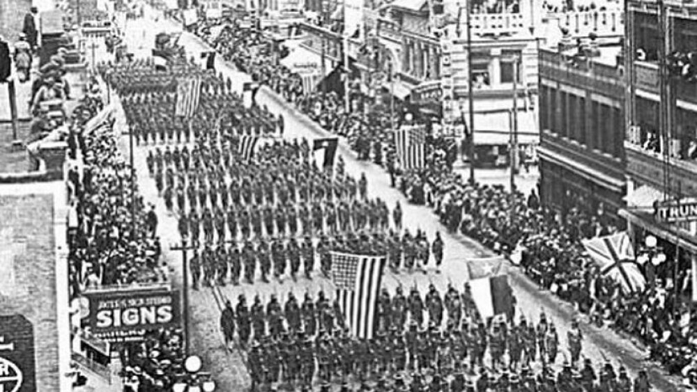 Veterans Day parade on Houston St., Fort Worth in 1918 | Photo via @fortworthyhistory