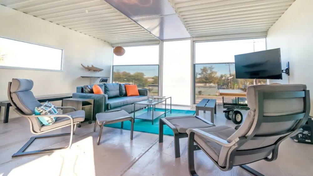 FTWtoday - Modern Shipping Container Apt
