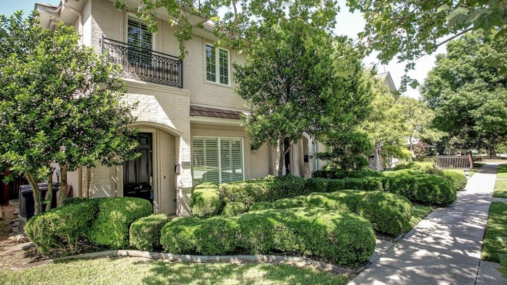 lock-and-leave-townhome-arlington-heights-ftw-tx.png