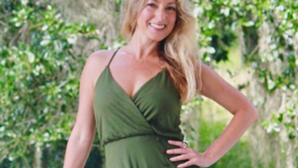Jennifer: vegan lifestyle coach + holistic esthetician | Photo by vegbeautycoachchs