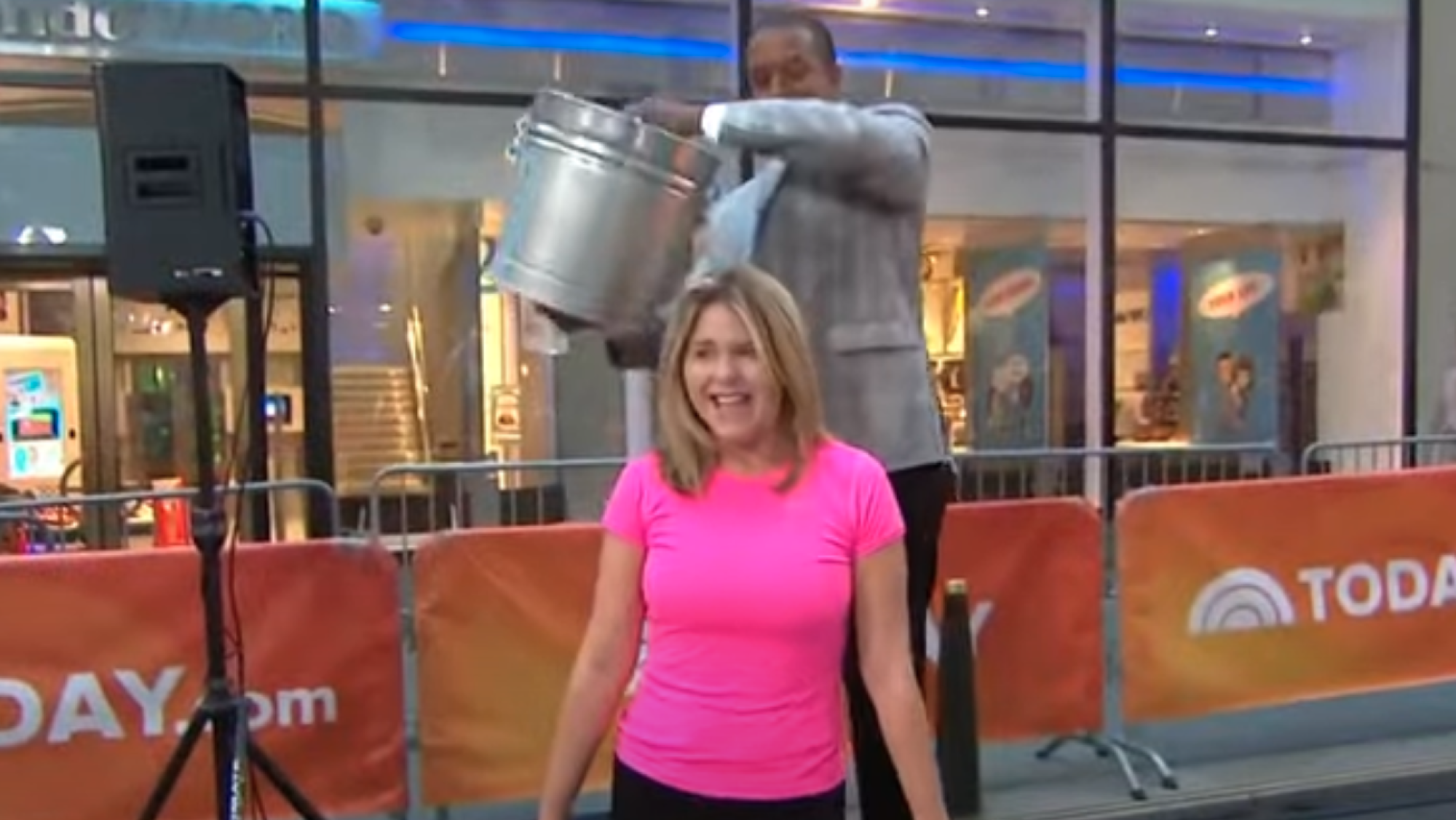USC Students revive the Ice Bucket Challenge for mental health - COLAtoday