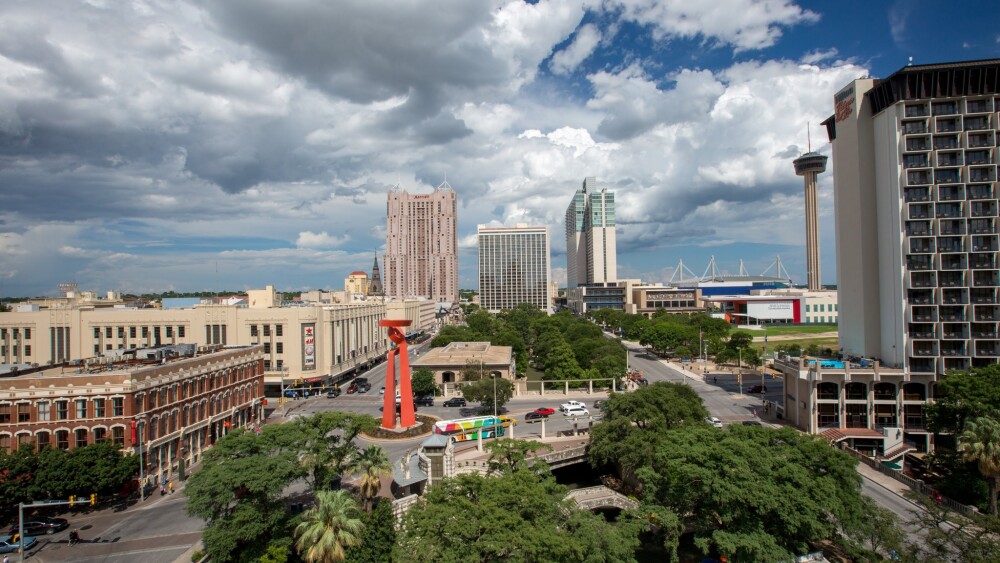 San Antonians are joining in at the brand new net craze 2 San Antonians