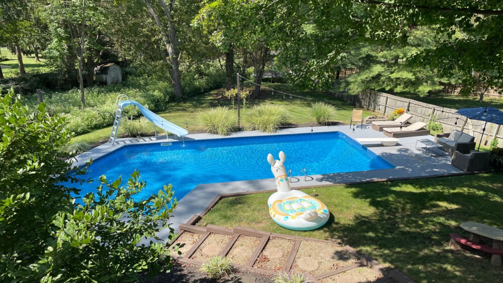 Private Getaway with heated pool in Worthington | Photo via Swimply