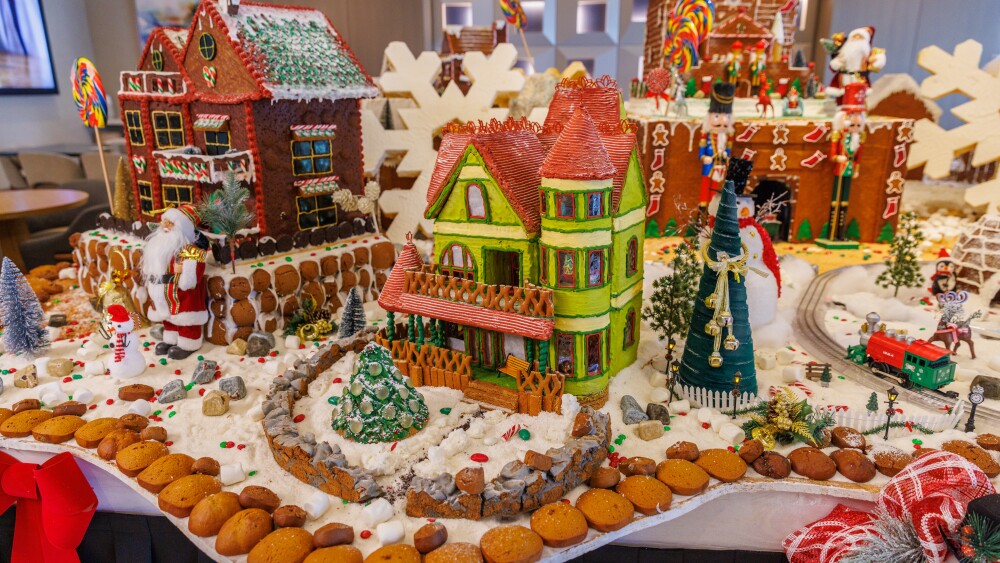 JW Marriott Clearwater Beach Gingerbread Village (6).jpg