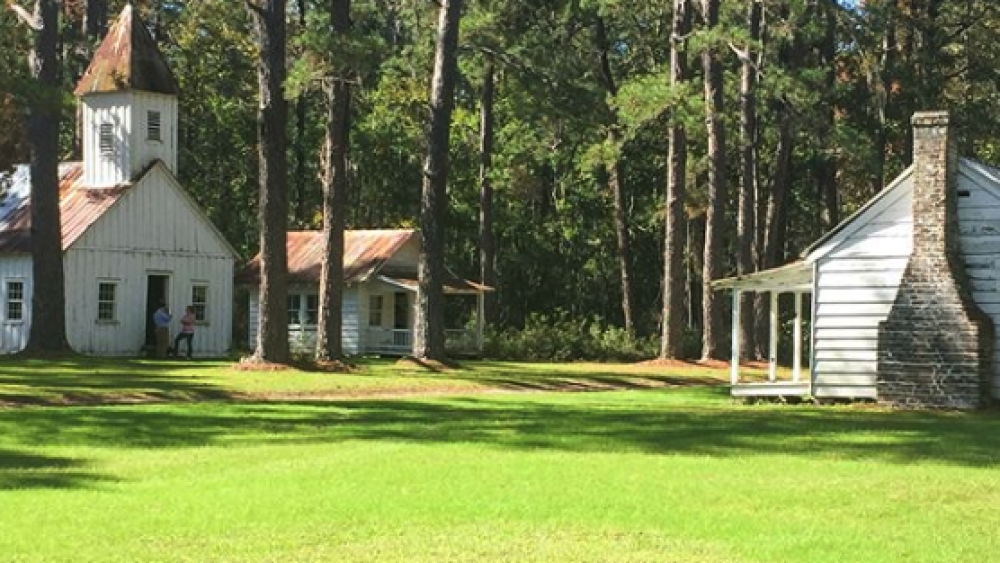 houses and church at hobcaw barony