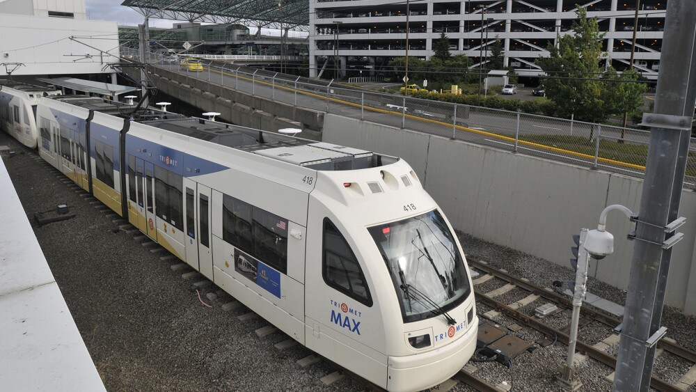 A light rail train near an airport terminal in Portland, Oregon.