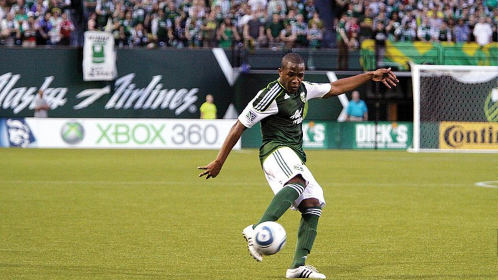 Portland Timbers player Darlington Nagbe dribbling a soccer ball.