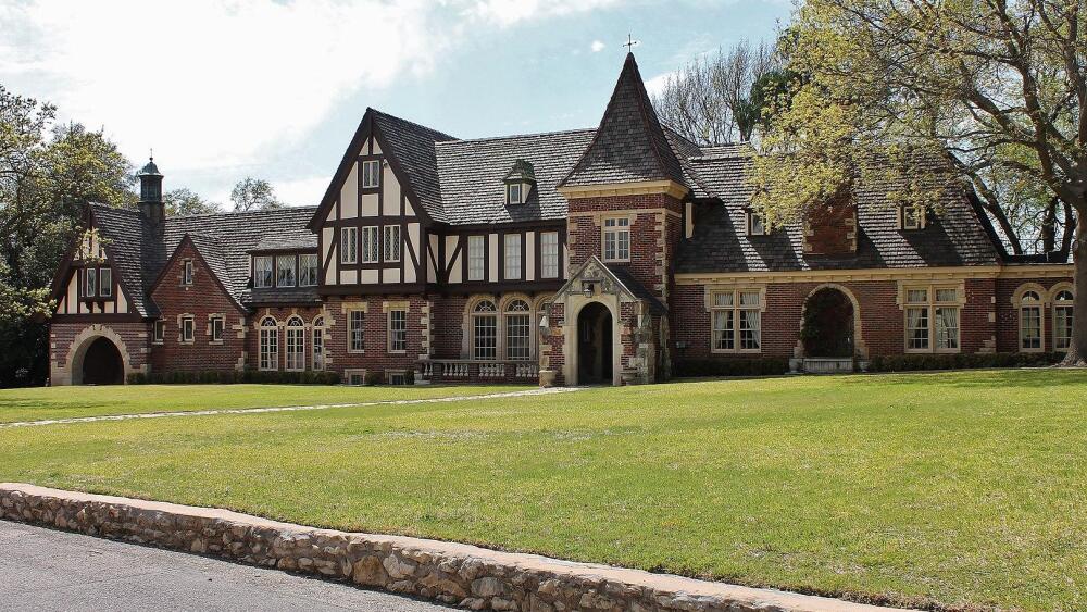 Photo of Westover Manor.