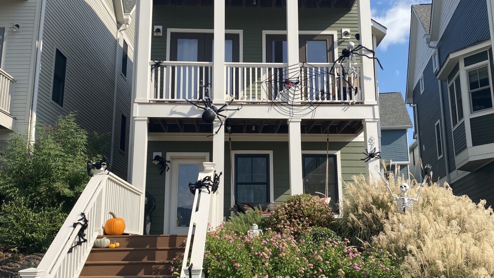 NOOGA: Wade home decorations halloween