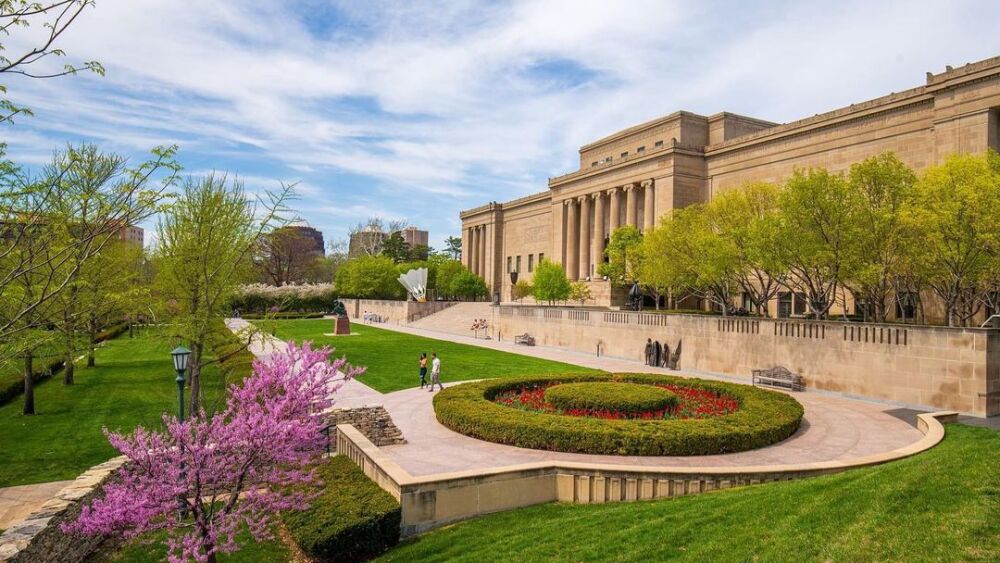 Photo of Nelson-Atkins in spring