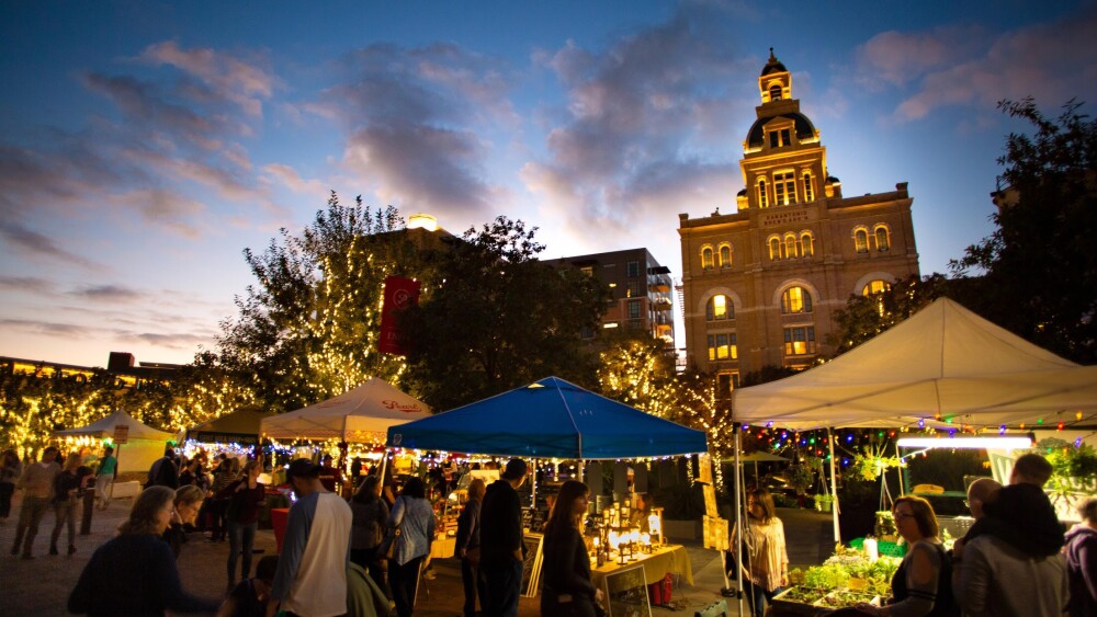 SATX_holiday_night_market_pearl.JPG