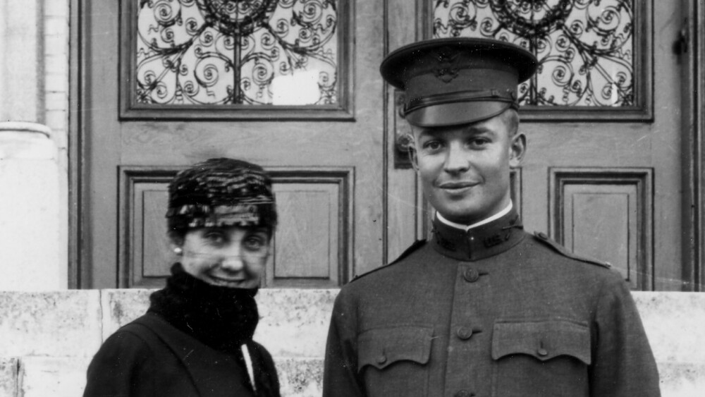 Eisenhower_with_Mamie.jpeg