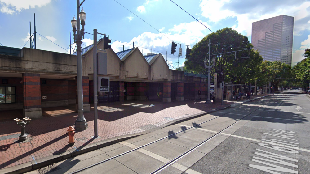 greyhound bus station portland.png