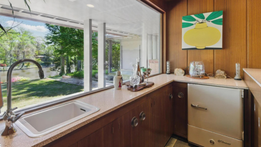 GVL_Mansion_Monday_MCM_APR2025