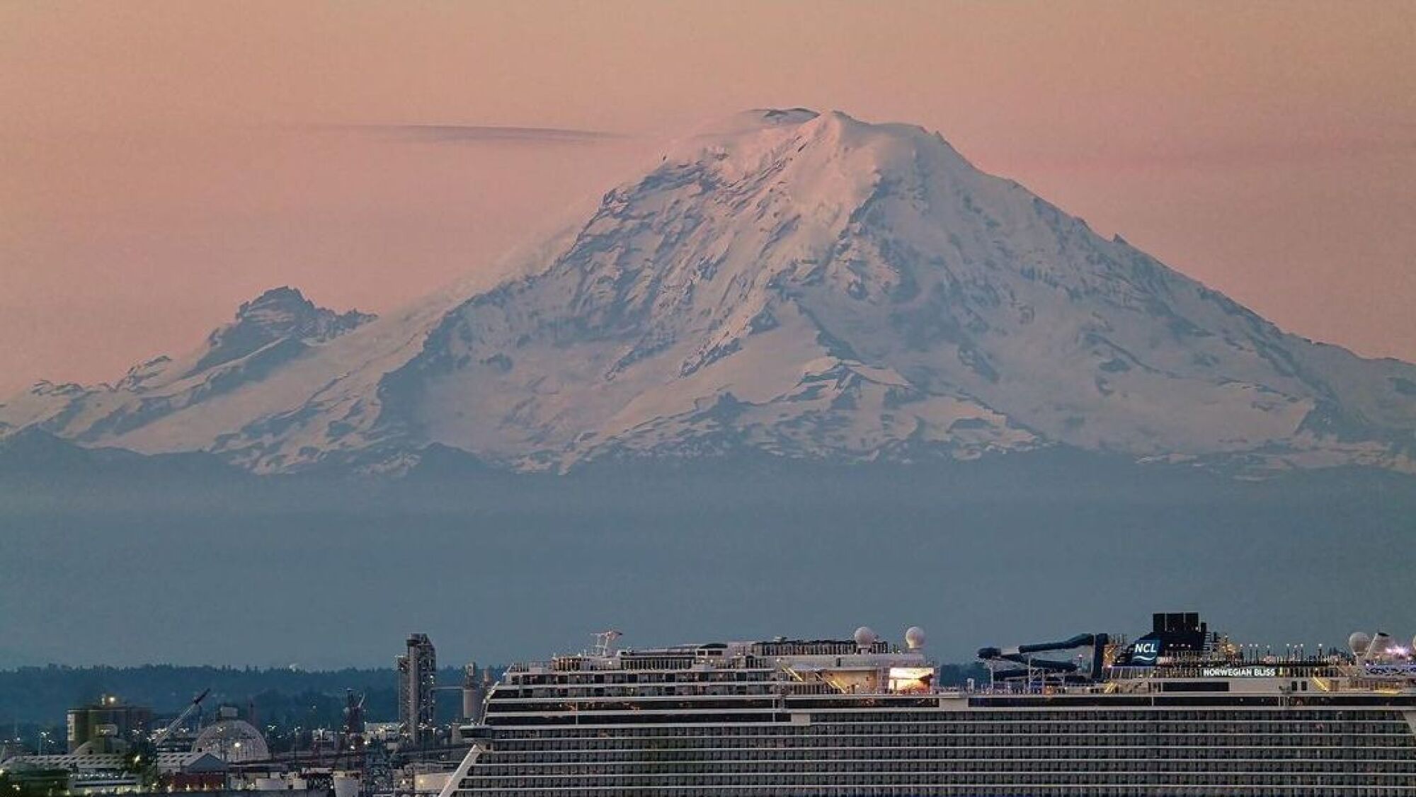 Mt. Rainier's odd cloud is not pending eruption - SEAtoday