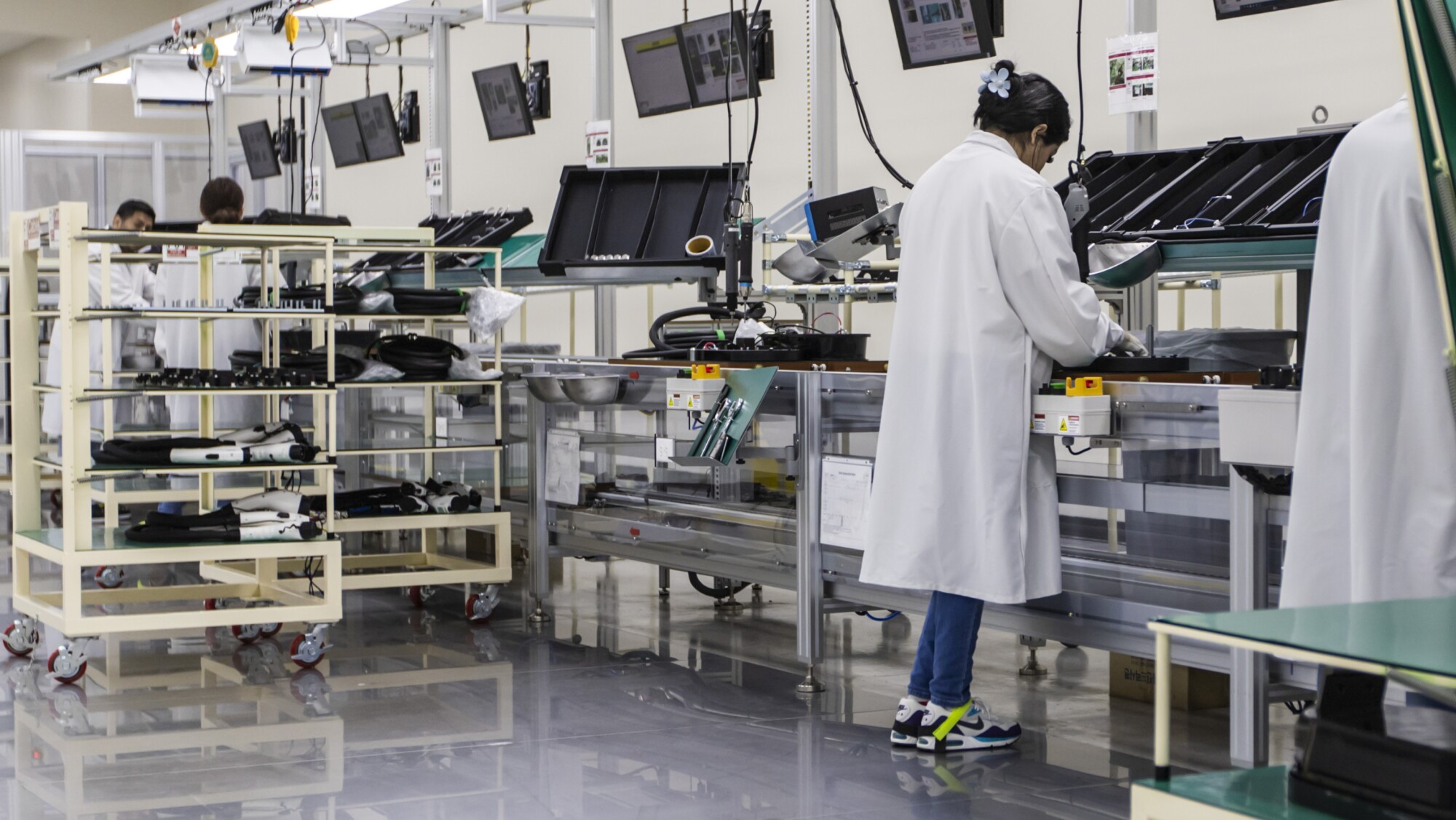 LG opens first US electric vehicle charging factory in Fort Worth ...