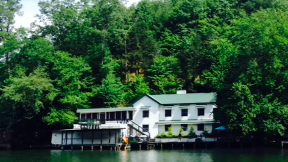 Heaven on Lake Lure | image via airbnb