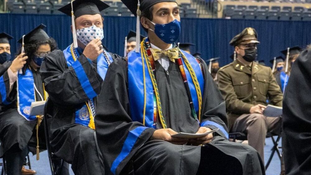 stmu-grad-1350x1080