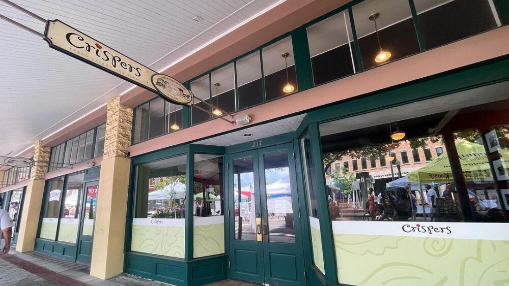 Exterior shot of Crispers in downtown Lakeland
