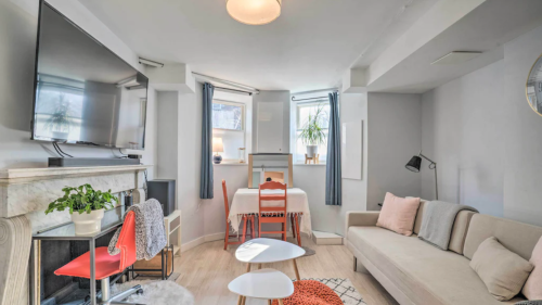 Airbnb and VRBO rentals featuring this trendy VRBO apartment by the beach