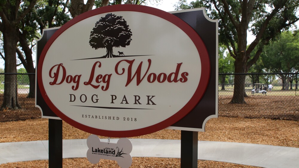 A sign at the entrance of Dog Leg Woods Dog Park in Lakeland