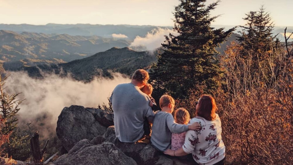 JacksonCounty_FamilyHikingWaterrockKnob