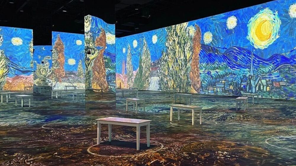 Starry Night at the Immersive Van Gogh Exhibit | Photo by @cameronfontana