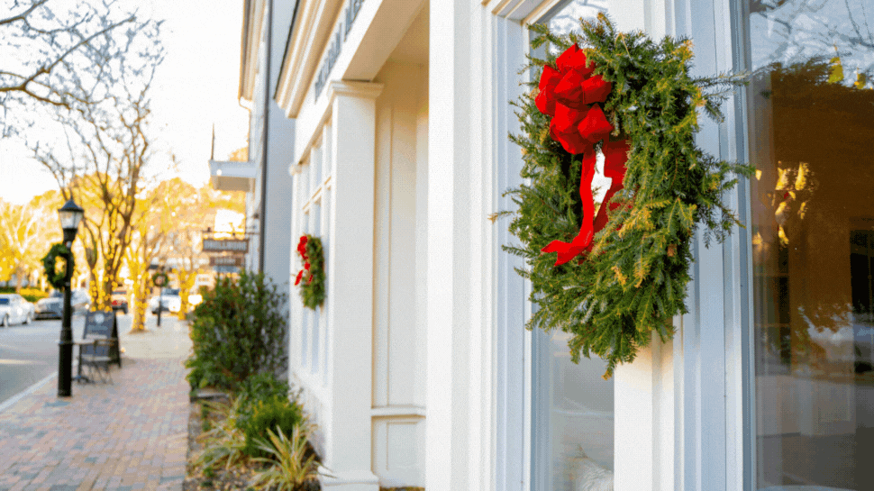 A GIF showcasing festive decorations in Mount Pleasant, SC.